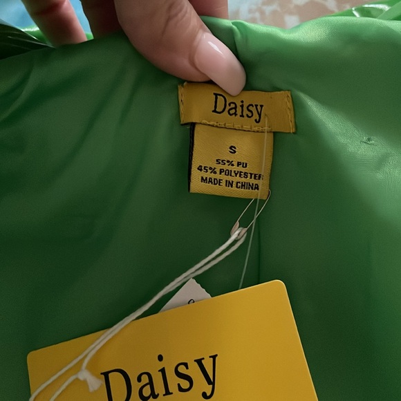 Patent cropped puffer jacket - Picture 7 of 7